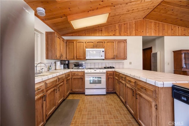 2513 Arbor Dr, Pine Mountain Club, CA 93225 - kitchen with white appliances, a sink, lofted ceiling, tile countertops, and a peninsula