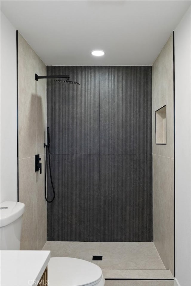 2514 S Rita Way, Santa Ana, CA 92704 - full bathroom featuring toilet, tiled shower, vanity, and recessed lighting