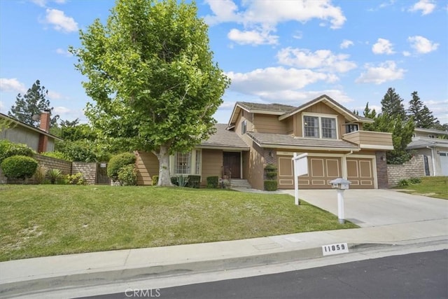 view of front of property featuring driveway