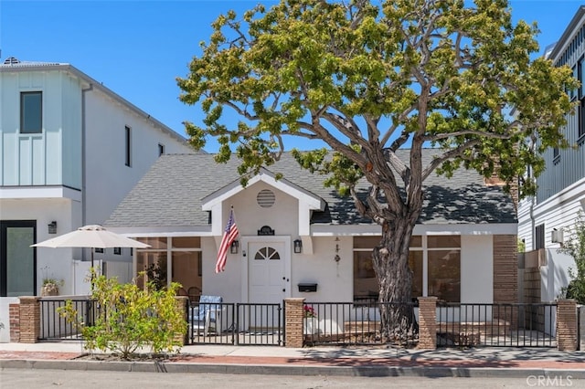1710 Plaza Del Norte, Newport Beach, CA 92661 - view of front facade featuring roof with shingles, stucco siding, and a fenced front yard