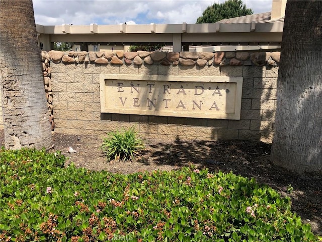 7840 La Cresta St, Highland, CA 92346 - view of community sign
