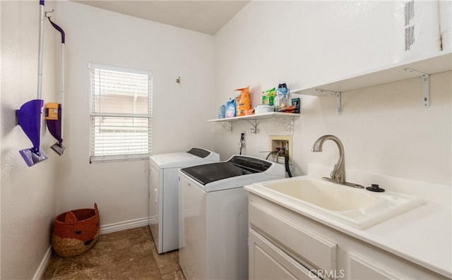 7840 La Cresta St, Highland, CA 92346 - laundry room featuring washer and dryer and baseboards