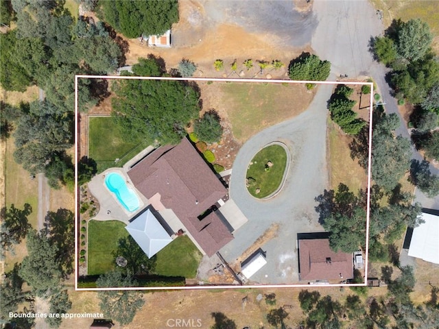 40 Gunter Ln, Oroville, CA 95966 - aerial view of property and surrounding area with a pool area and property boundaries highlighted