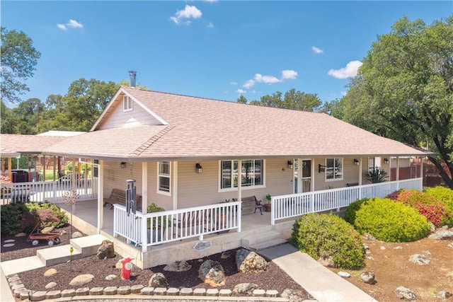 40 Gunter Ln, Oroville, CA 95966 - farmhouse with a porch and roof with shingles