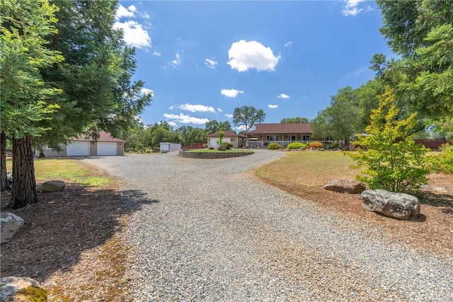 40 Gunter Ln, Oroville, CA 95966 - view of front facade featuring a detached garage