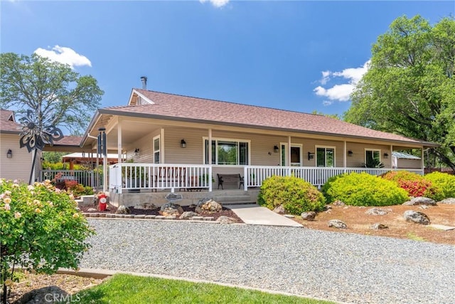 40 Gunter Ln, Oroville, CA 95966 - view of front facade featuring a porch
