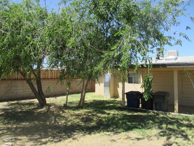 44104 Carolside Ave, Lancaster, CA 93535 - view of yard