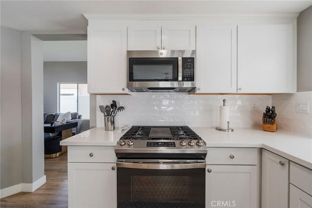 27483 Dandelion Ct, Temecula, CA 92591 - kitchen featuring stainless steel appliances, wood finished floors, tasteful backsplash, and light countertops