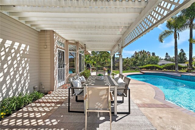 28881 Via Hacienda, San Juan Capistrano, CA 92675 - view of patio featuring fence and outdoor dining area
