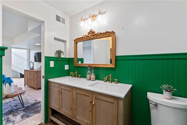 1961 San Remo Dr, Laguna Beach, CA 92651 - full bath featuring a wainscoted wall, double vanity, and toilet