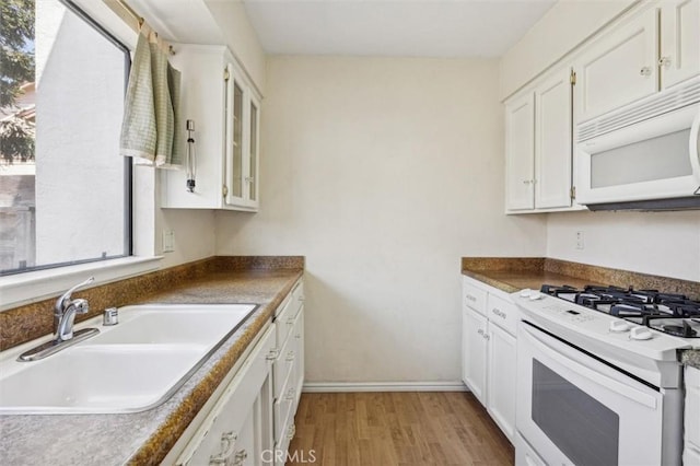 391 Sequoia St Unit 5, Morro Bay, CA 93442 - kitchen with white appliances, a sink, white cabinets, and light wood finished floors