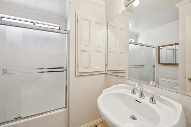 391 Sequoia St Unit 5, Morro Bay, CA 93442 - full bathroom with a sink, crown molding, bath / shower combo with glass door, baseboards, and toilet