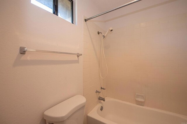 2432 Live Oak Rd, Escondido, CA 92029 - full bath with toilet and bathtub / shower combination