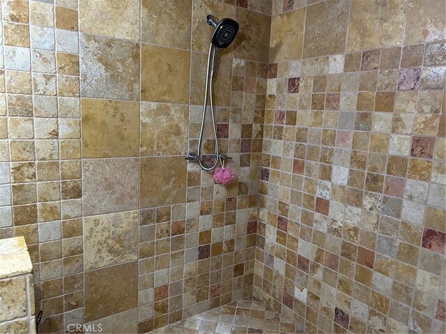28856 Yosemite Pl, Canyon Lake, CA 92587 - full bathroom with tiled shower