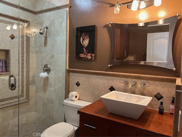 28856 Yosemite Pl, Canyon Lake, CA 92587 - bathroom featuring a stall shower, vanity, and tile walls