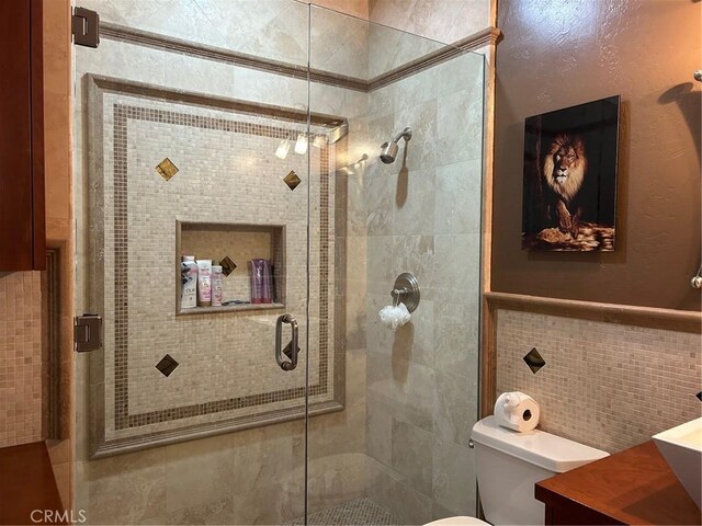 28856 Yosemite Pl, Canyon Lake, CA 92587 - bathroom with toilet, a shower stall, tile walls, and vanity