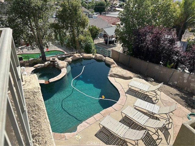 28856 Yosemite Pl, Canyon Lake, CA 92587 - view of swimming pool with a pool with connected hot tub, a fenced backyard, and a patio area