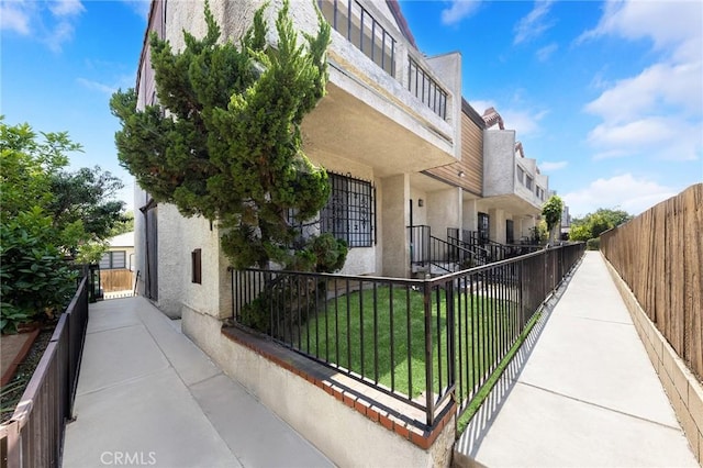 321 N Lincoln Ave Unit B, Monterey Park, CA 91755 - view of side of home with stucco siding