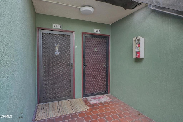 view of exterior entry with stucco siding