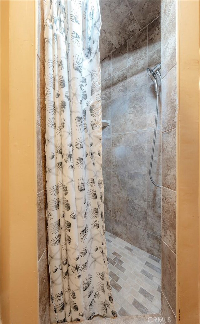 6371 Shawnee Rd, Westminster, CA 92683 - full bathroom with a tile shower