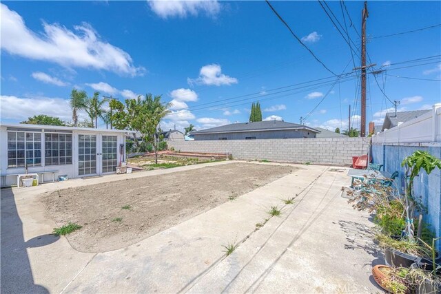 6371 Shawnee Rd, Westminster, CA 92683 - fenced backyard with a patio area