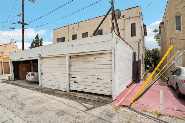 4235 Garthwaite Ave, Los Angeles, CA 90008 - view of garage