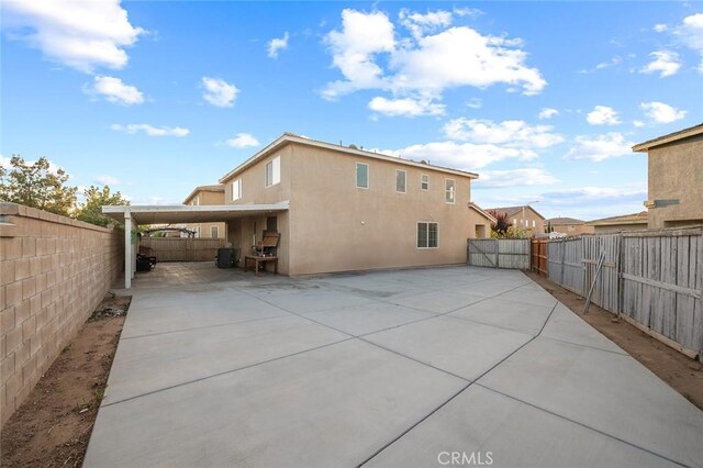 14271 Blackstone St, Hesperia, CA 92345 - rear view of house featuring stucco siding and a fenced backyard