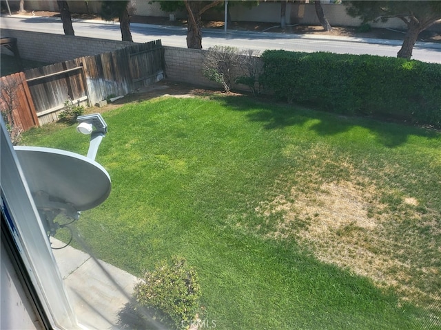 1616 Bluebell St, Lancaster, CA 93535 - view of yard