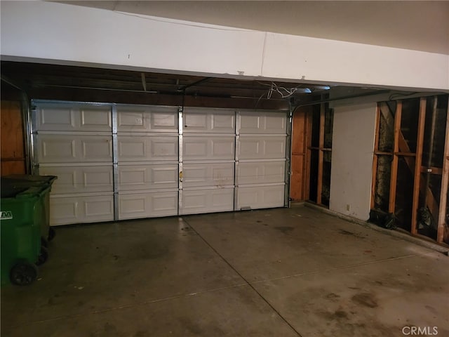 1616 Bluebell St, Lancaster, CA 93535 - view of garage