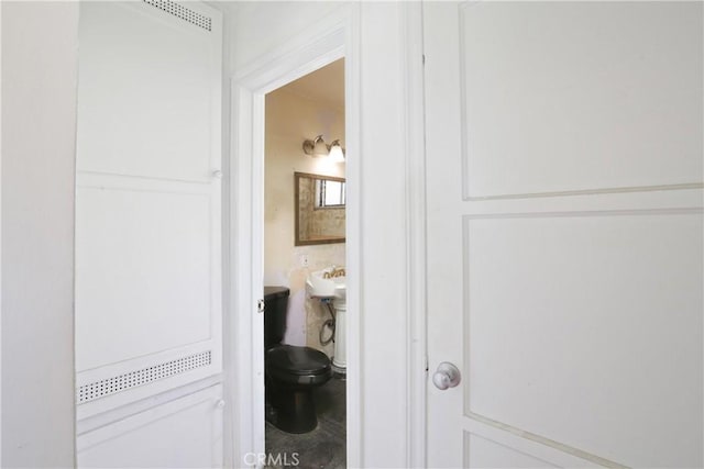 5408 Whitewood Ave, Lakewood, CA 90712 - view of half bathroom