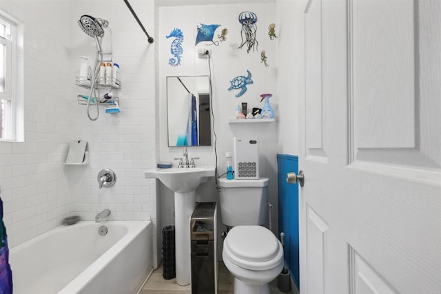 425961 Maryland St, San Diego, CA 92103 - full bath with toilet and washtub / shower combination