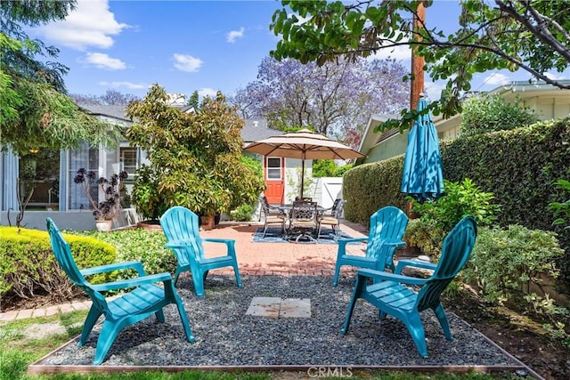 2618 N Louise St, Santa Ana, CA 92706 - view of patio / terrace with outdoor dining space