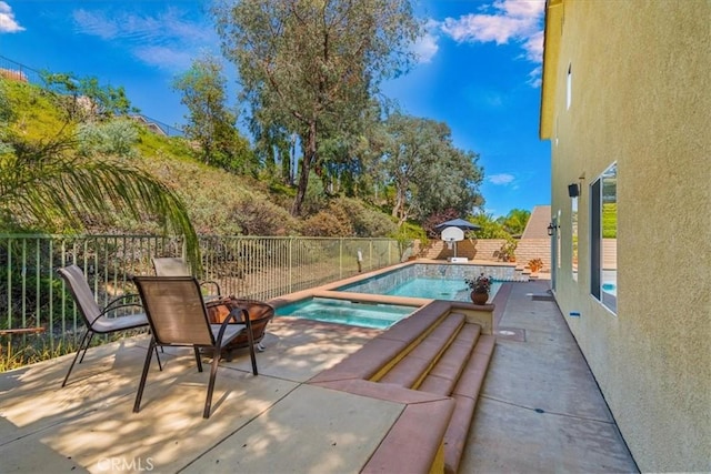 28335 Arroyo Ct, Castaic, CA 91384 - view of swimming pool with an in-ground hot tub, a fenced backyard, and a patio area