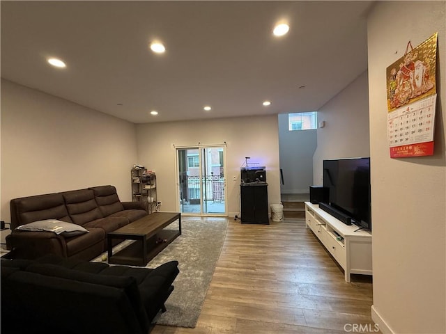 living area with recessed lighting, light wood-style flooring, and baseboards