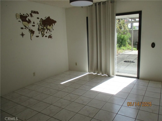 spare room featuring light tile patterned floors