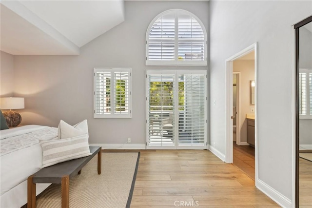 1304 12th St Unit B, Manhattan Beach, CA 90266 - bedroom with light wood finished floors, high vaulted ceiling, baseboards, and ensuite bath