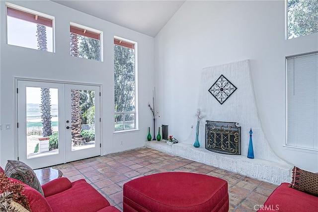 425 Calle Cielo, Nipomo, CA 93444 - living area with high vaulted ceiling and french doors