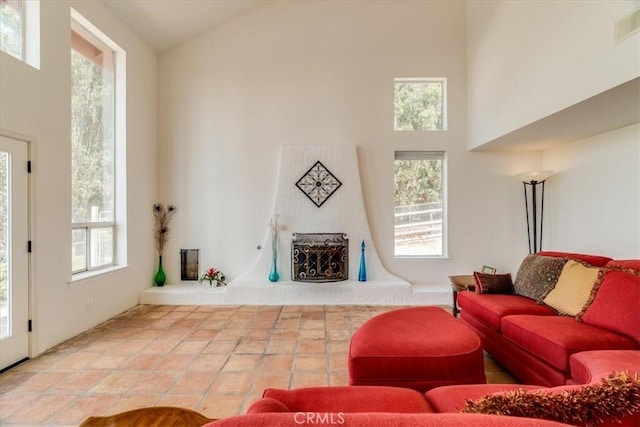 425 Calle Cielo, Nipomo, CA 93444 - living room with high vaulted ceiling and plenty of natural light
