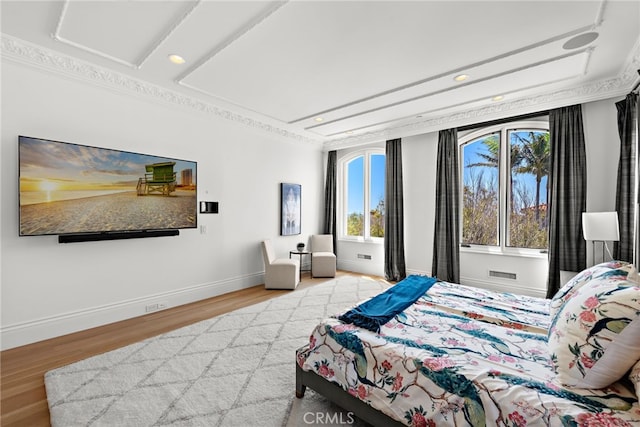 530 Kings Rd, Newport Beach, CA 92663 - bedroom featuring wood finished floors, multiple windows, baseboards, and recessed lighting