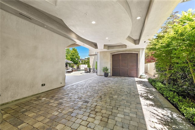 530 Kings Rd, Newport Beach, CA 92663 - view of garage