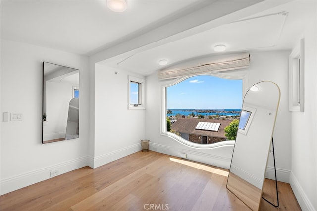 530 Kings Rd, Newport Beach, CA 92663 - foyer with wood finished floors and baseboards
