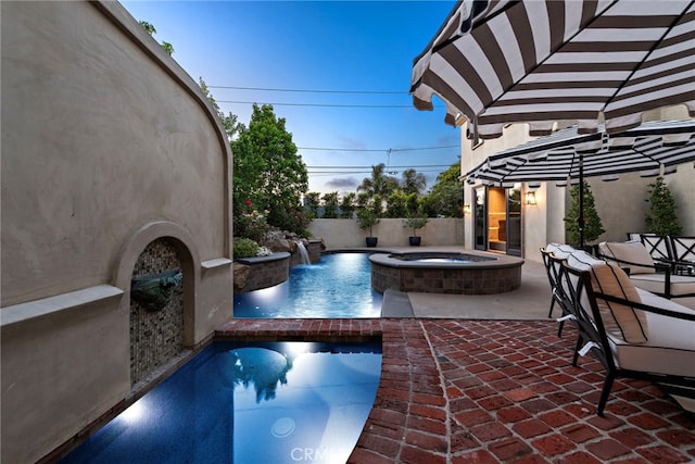 530 Kings Rd, Newport Beach, CA 92663 - view of swimming pool with a pool with connected hot tub and a patio area