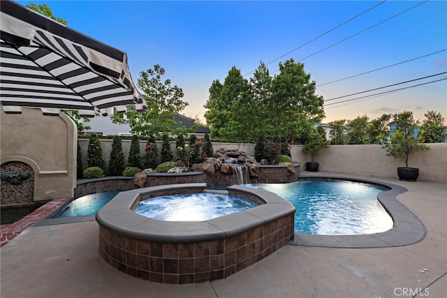 530 Kings Rd, Newport Beach, CA 92663 - pool at dusk featuring a fenced backyard, a pool with connected hot tub, and a patio area
