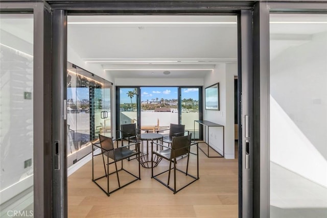 5007 Seashore Dr, Newport Beach, CA 92663 - sunroom with beam ceiling