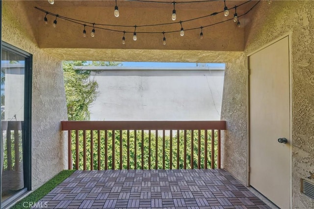 2101 E 21st St Unit 310, Signal Hill, CA 90755 - view of patio featuring a balcony