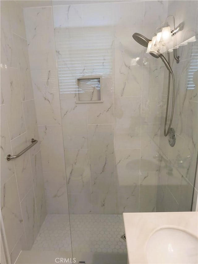 6 Whittier Ct, Rancho Mirage, CA 92270 - full bathroom featuring tiled shower and a sink