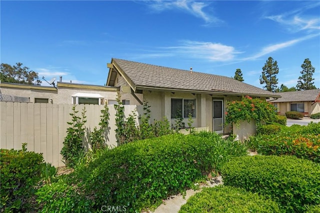 22986 Caminito Regalo Unit 92, Laguna Hills, CA 92653 - view of front facade featuring stucco siding and fence