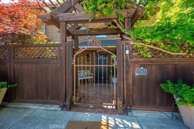 1762 Southfork Pl, Paso Robles, CA 93446 - gate with a pergola