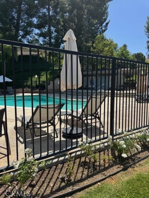 512 Via Ln, Paloma, Riverside, CA 92507 - view of pool
