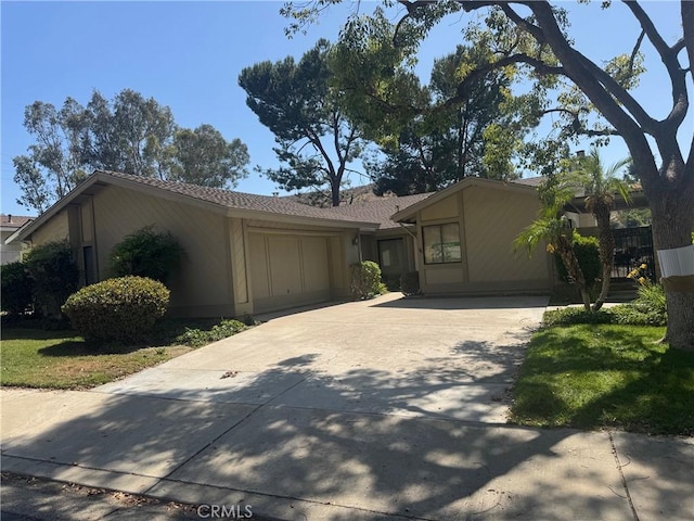 512 Via Ln, Paloma, Riverside, CA 92507 - view of front of property featuring driveway and a garage